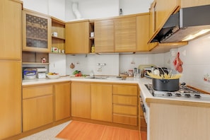 Fridge, oven, stovetop, coffee/tea maker - La Maison Di Amilcare, Sanremo, Italy (Sanremo)