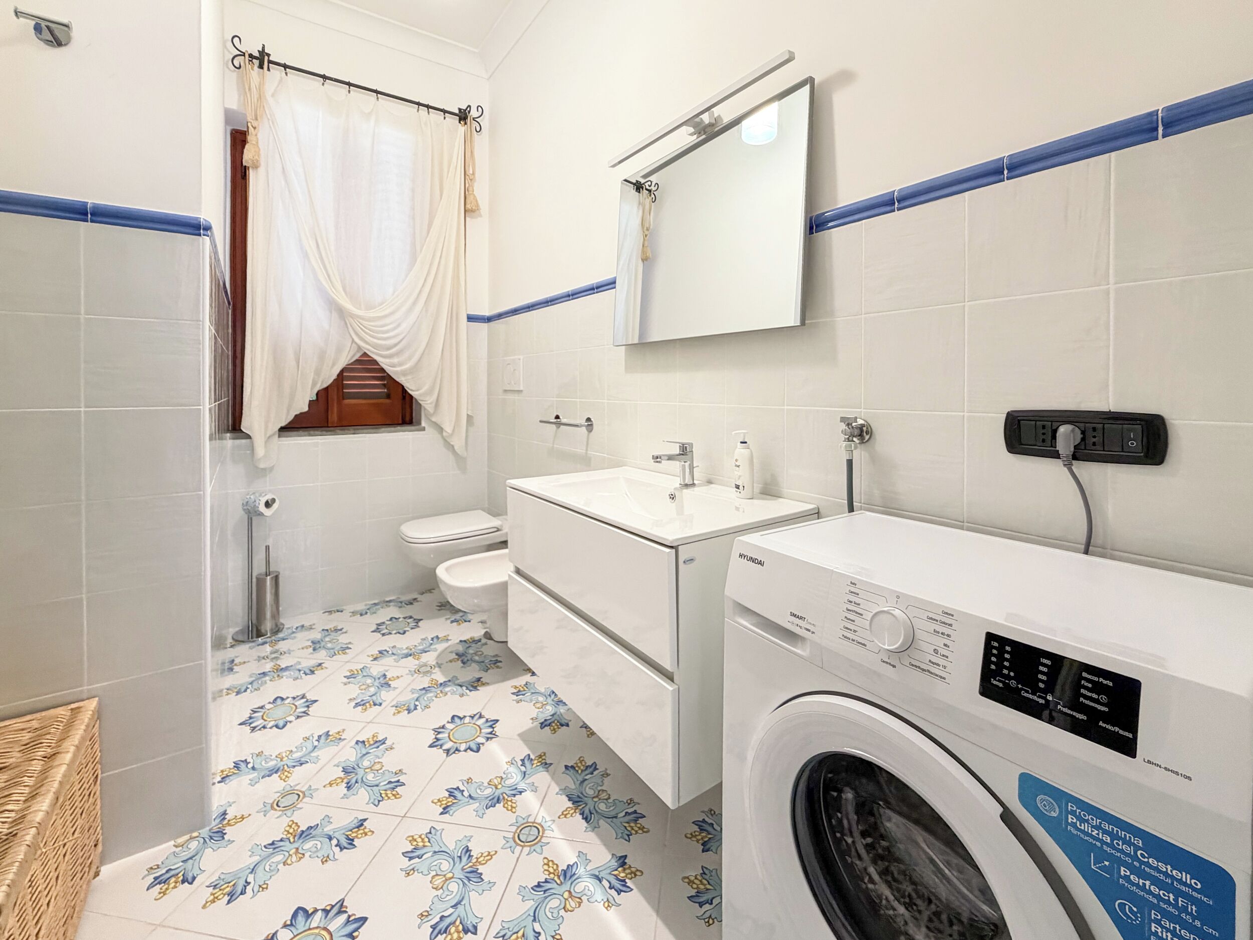Panoramic House, City View | Bathroom | Shower, free toiletries, hair dryer, towels