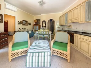 Panoramic House, City View | Living area | 32-inch flat-screen TV with digital channels - Positano Elegant Terrace (Positano)