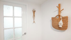 Interior - Coral Sea Tranquility・Ocean Front Apartment ・Yorkeys Knob Beach (Yorkeys Knob)