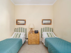 Bügeleisen/Bügelbrett, Reisekinderbett, kostenloses WLAN, Bettwäsche