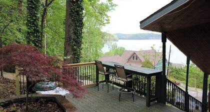 Family-Friendly Lakefront Home â 3 Bedrooms, Amazing Lake Views