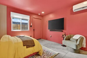 1 chambre, fer et planche à repasser, Wi-Fi, literie fournie