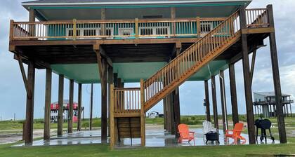 Beautiful Canal front Cabin, Golf Cart Ride to Beach, 2 miles New Rollover Pier