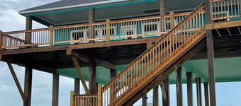 Lovely 3-bedroom cabin with AC in Bolivar Peninsula