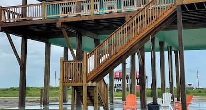 Lovely 3-bedroom cabin with AC in Bolivar Peninsula