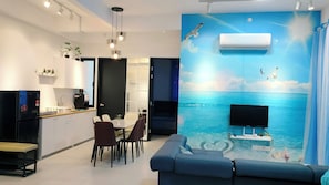 Living area - Cozy Ocean Home Family Suite Serviced Condo Near to Georgetown (George Town)