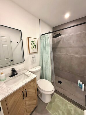 Bathroom - Modern 2 Bedroom Home in the Heart of Downtown Oakland Park (Oakland Park)