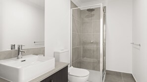 Shower - Kindred House - a quiet residential area (Rockbank)