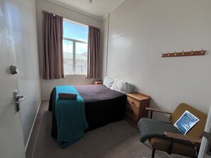 Basic-Doppel- oder -Zweibettzimmer