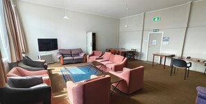 Basic-Doppel- oder -Zweibettzimmer | Wohnbereich