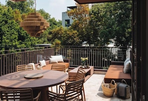 Outdoor dining - Casa del Parque (Mexico City)