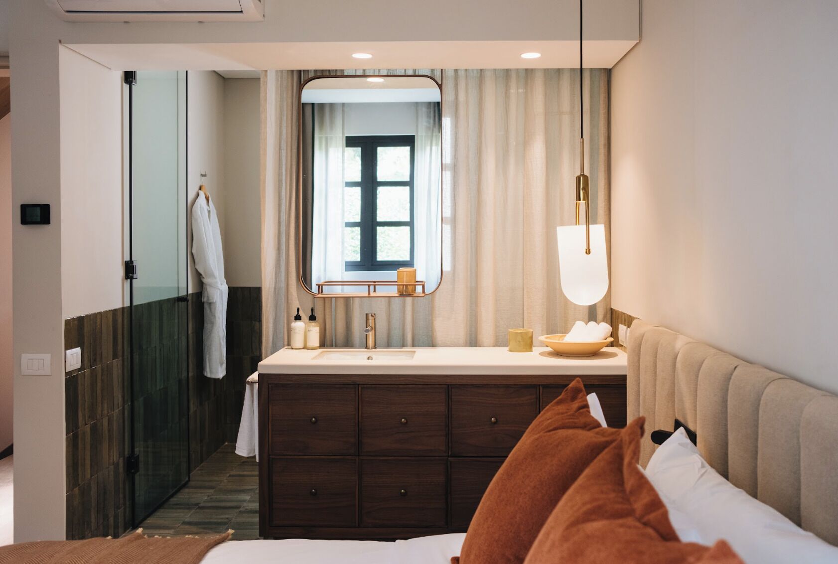 Luxury House | In-room safe, laptop workspace, free WiFi