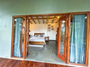 Luxury Chalet, Mountain View | Desk, laptop workspace, free WiFi - Unseen Knuckles Eco Boutique  (Tawalanthanna)