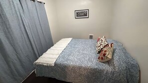 3 bedrooms, bed sheets - Central 3-bedroom upstairs unit in Homestead, 10 minutes from downtown! (Homestead)