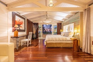 10 bedrooms, desk, free WiFi, bed sheets