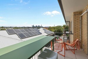 Property grounds - Stylish Bulimba Apartment with City Views (Bulimba)