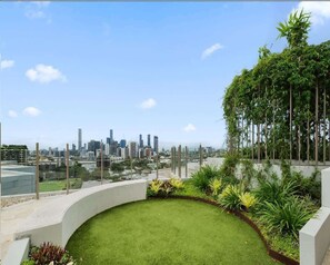 Property grounds - Luxury West End Apartment - Pool • Gym • Parking (West End)