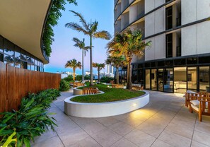 Terrace/patio - Luxury Sky Retreat | Rooftop Pool, Gym & Parking (Fortitude Valley)