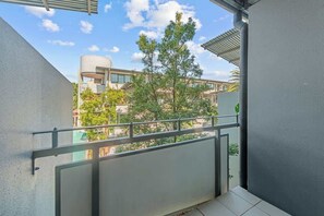 Property grounds - 3-Bed Teneriffe Apartment - Pool | Gym | Parking (Teneriffe)