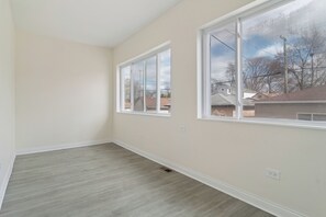 Interior - Charming 5-bedroom Jefferson Park Bungalow near O’Hare (Chicago)