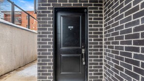 Exterior detail - 2BR Cozy Niagara Falls Escape/ Walk to Falls/Casino (Niagara Falls)