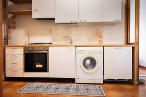 Fridge, oven, stovetop, cookware/dishes/utensils - Residenza delle Acacie - Le case di Valentina (Baia Verde)