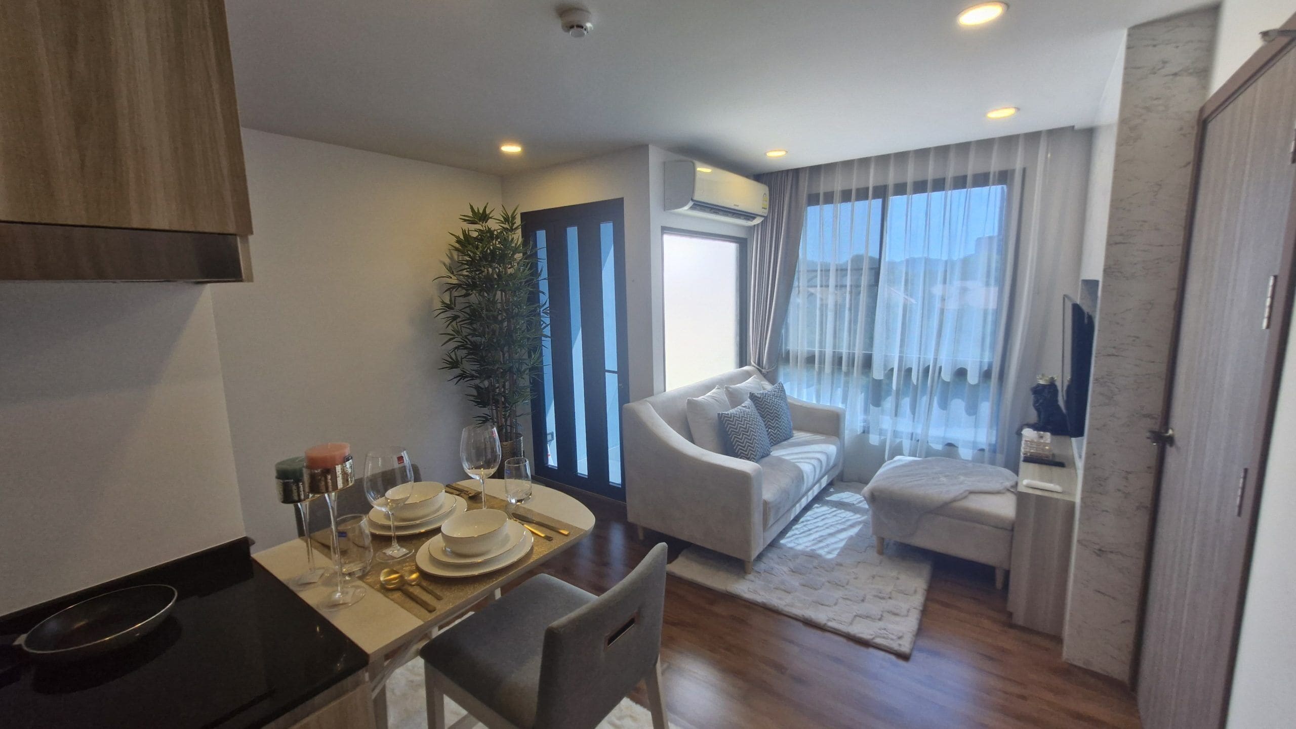 Deluxe Room | Living area