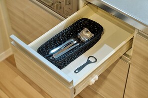 A drawer with a black woven basket containing a metal container and a metal bottle opener. - ShaMaison richelive Yoshizuka by Tranova (Fukuoka)