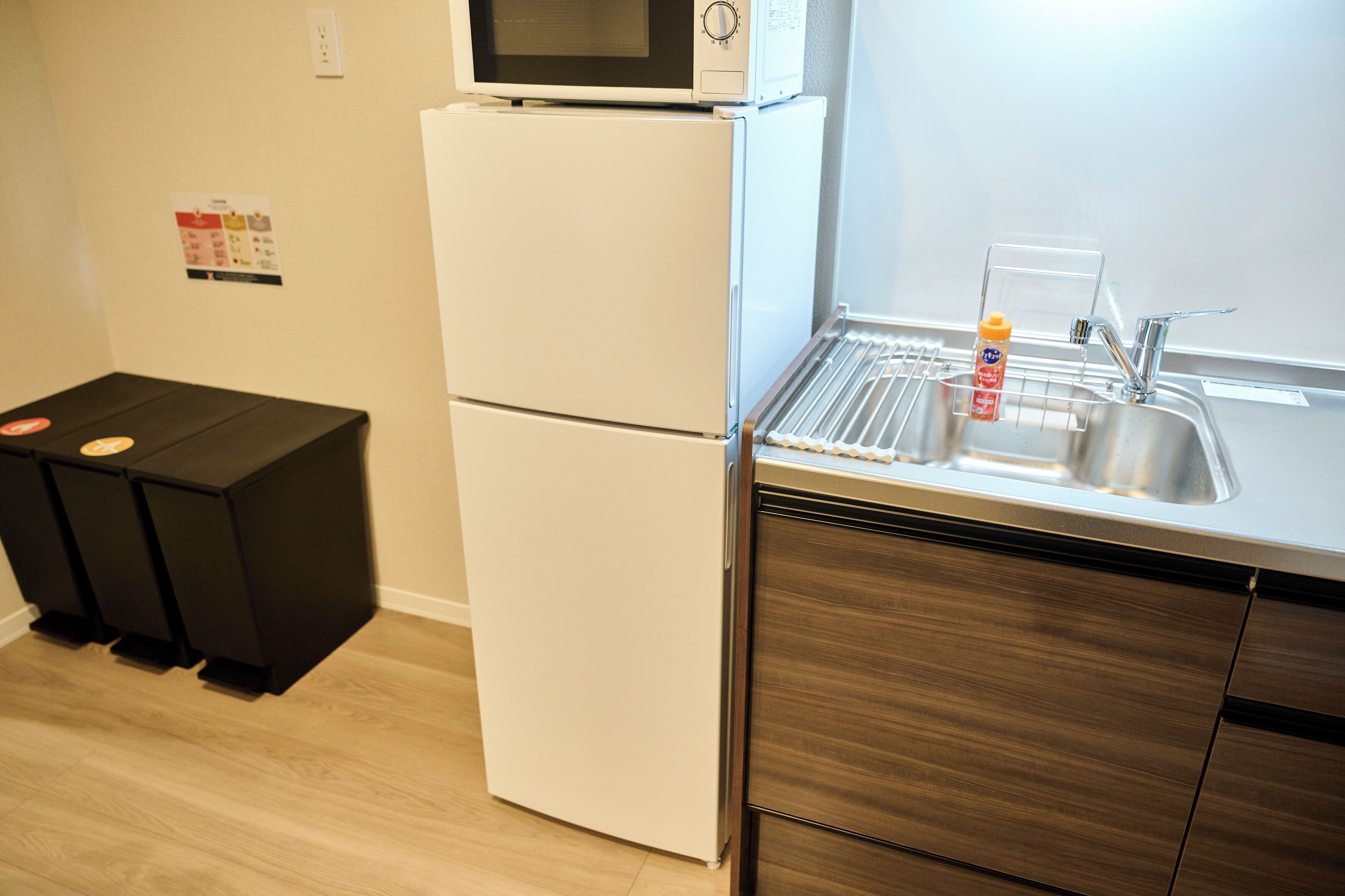 Fridge, microwave, stovetop, cookware/dishes/utensils
