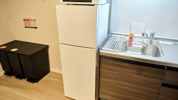 Fridge, microwave, stovetop, cookware/dishes/utensils