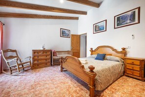 3 chambres, fer et planche à repasser, Wi-Fi gratuit, draps fournis