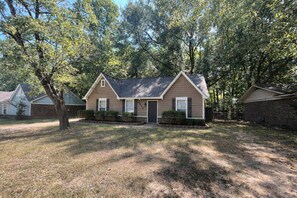 Exterior - The Delta Dream Cottage- minutes from Memphis (Horn Lake)