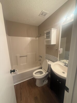 Bathroom - The Delta Dream Cottage- minutes from Memphis (Horn Lake)