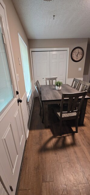 Dining - The Delta Dream Cottage- minutes from Memphis (Horn Lake)