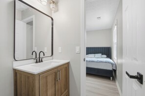 Bathroom - Luxury Modern Ranch & Newly Renovated (Atlanta)