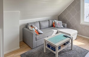 TV - Amazing home in Vanse with house sea view (Vanse)