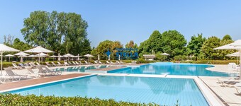 GJV °#village with swimming pool#]