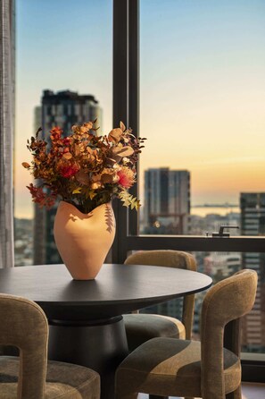 Dining - Bright 1BR Apt Skyline Views Pool Gym Near Casino (Southbank)
