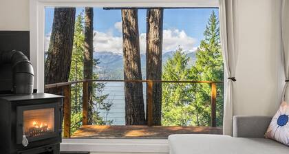 Modern Panoramic Hood Canal 2-bedroom cabin in charming Seabeck