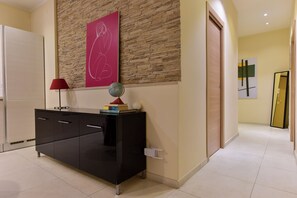 Interior - 4BNB - Spacious Retreat by Colosseo (Rome)