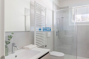 Shower, bidet - RESIDENCE FLORINAS - B107 (Lido di Jesolo)