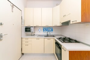 Microwave, cookware/dishes/utensils - Ca' Lorenzon # Caorle beach # (Caorle)