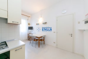 Microwave, cookware/dishes/utensils - Ca' Lorenzon # Caorle beach # (Caorle)