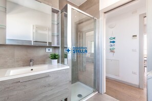 Shower, bidet - WPT Tower/ #luxury apartment with swimming pool# (Jesolo)