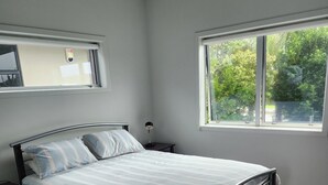 2 chambres, fer et planche à repasser, Wi-Fi, draps fournis