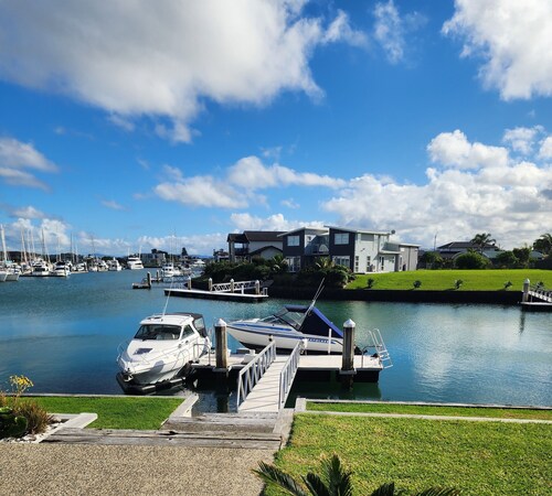 One tree point marsden Cove waterways Fish then back to your own jetty and relax
