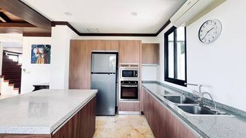 Villa, 4 camere da letto, vista mare | Cucina privata | Frigorifero, microonde