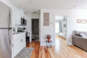 1 bedroom, WiFi, bed sheets - Carriage House Retreat|Victorian Historic District (Savannah)