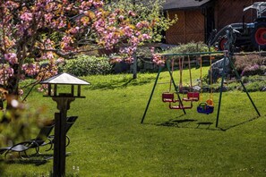 Children’s area - Vacation apartment Hoher Göll for 2-5 persons, approx. 110 sqm, 2 bedrooms, living room, kitchen, balcony (Bischofswiesen)